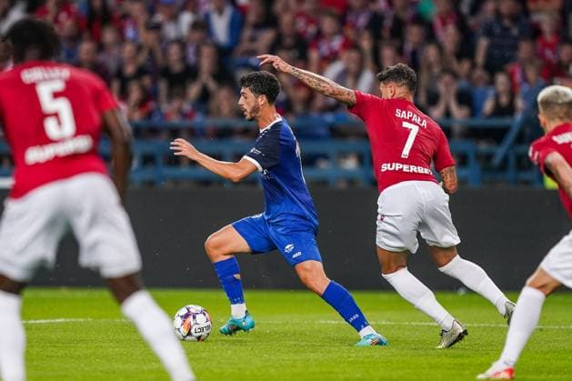 11.07.2024 KRAKOW UL. REYMONTA ( POLAND ) PILKA NOZNA ( FOOTBALL ) LIGA EUROPY UEFA ( UEFA EUROPA LEAGUE ) - 1. RUNDA ELIMINACJI ( FIRST QUALIFYING ROUND ) MECZ WISLA KRAKOW - KF LLAPI PODUJEVO ( GAME ) NZ BLEND BAFTIU IGOR SAPALA WALKA O PILKE ( STRUGGLE ) FOTO BORYS GOGULSKI CYFRASPORT NEWSPIX.PL --- Newspix.pl  20240711_CSBG_0020