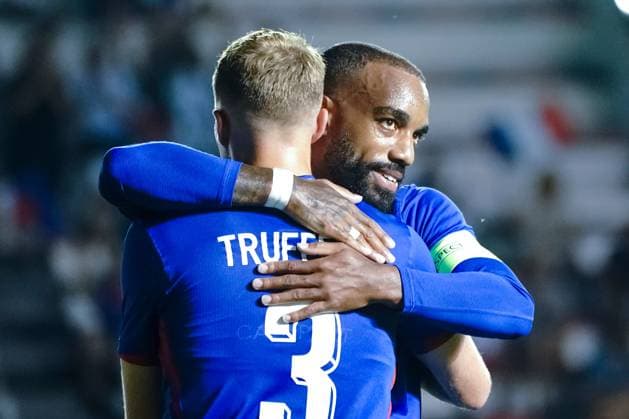 Joie - Alexandre Lacazette (10 - France) - Adrien Truffert (3 - France) FOOTBALL : France vs République dominicaine - Match de préparation aux JO Paris 2024 - Toulon - 11 07 2024 NorbertScanella Panoramic 