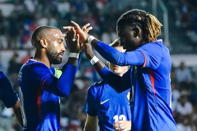 Joie - Alexandre Lacazette (10 - France) - Manu Koné (19 - France) FOOTBALL : France vs République dominicaine - Match de préparation aux JO Paris 2024 - Toulon - 11 07 2024 NorbertScanella Panoramic 