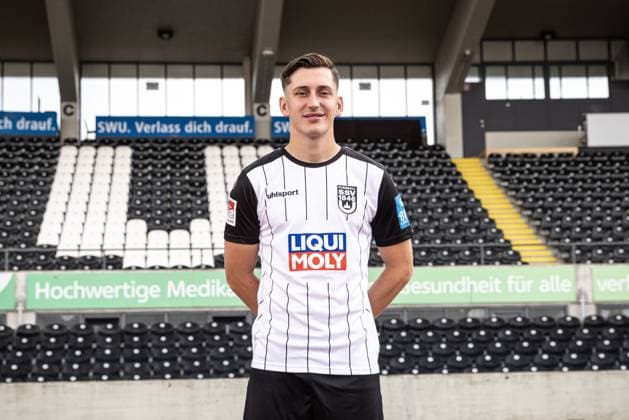 Jonathan Meier; SSV Ulm 1846 Fußball; 2. Bundesliga, Porträttermin 2024 2025 Jonathan Meier (19, SSV Ulm 1846 Fußball) Ulm Donaustadion Baden-Württemberg Deutschland