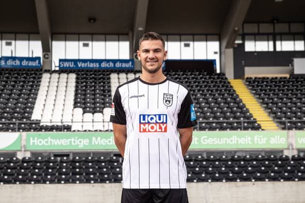 Romario Rösch; SSV Ulm 1846 Fußball; 2. Bundesliga, Porträttermin 2024 2025 Romario Rösch (43, SSV Ulm 1846 Fußball) Ulm Donaustadion Baden-Württemberg Deutschland