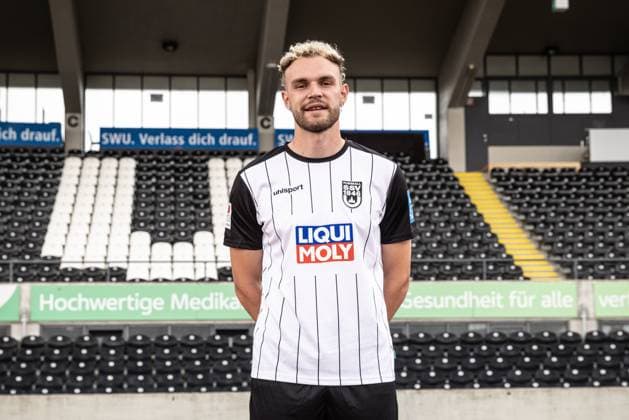 Philipp Strompf; SSV Ulm 1846 Fußball; 2. Bundesliga, Porträttermin 2024 2025 Philipp Strompf (32, SSV Ulm 1846 Fußball) Ulm Donaustadion Baden-Württemberg Deutschland