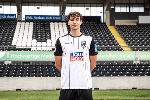 Lukas Ahrend; SSV Ulm 1846 Fußball; 2. Bundesliga, Porträttermin 2024 2025 Lukas Ahrend (8, SSV Ulm 1846 Fußball) Ulm Donaustadion Baden-Württemberg Deutschland