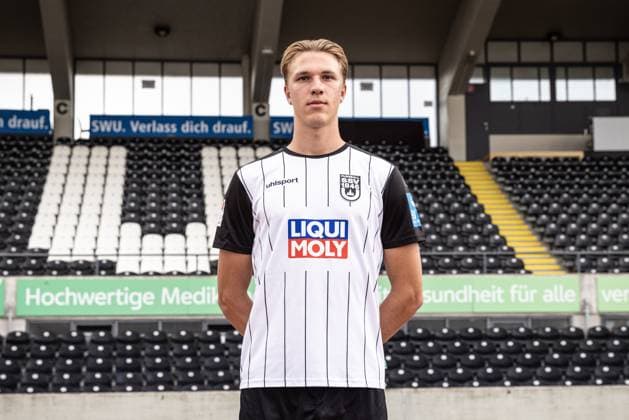 Luka Hyriläinen; SSV Ulm 1846 Fußball; 2. Bundesliga, Porträttermin 2024 2025 Luka Hyriläinen (38, SSV Ulm 1846 Fußball) Ulm Donaustadion Baden-Württemberg Deutschland