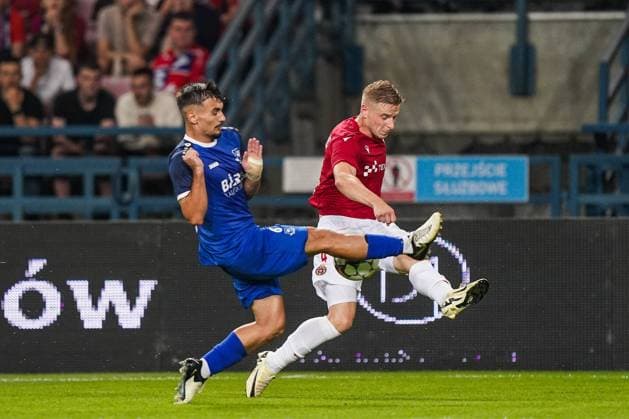 11.07.2024 KRAKOW UL. REYMONTA ( POLAND ) PILKA NOZNA ( FOOTBALL ) LIGA EUROPY UEFA ( UEFA EUROPA LEAGUE ) - 1. RUNDA ELIMINACJI ( FIRST QUALIFYING ROUND ) MECZ WISLA KRAKOW - KF LLAPI PODUJEVO ( GAME ) NZ DIAR VOKRRI RAFAL MIKULEC WALKA O PILKE ( STRUGGLE ) FOTO BORYS GOGULSKI CYFRASPORT NEWSPIX.PL --- Newspix.pl  20240711_CSBG_0045