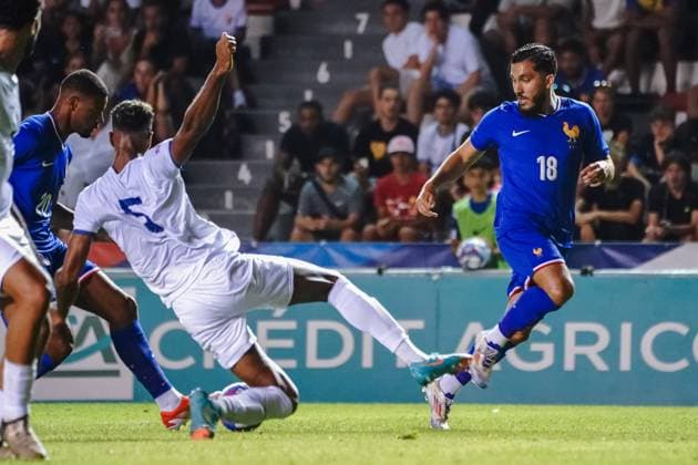 Rayan Cherki (18 - France) - Luiyi De Lucas (5 - République dominicaine) FOOTBALL : France vs République dominicaine - Match de préparation aux JO Paris 2024 - Toulon - 11 07 2024 NorbertScanella Panoramic 