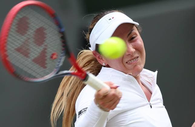 (240712) -- LONDON, July 12, 2024 -- Donna Vekic hits a return during the women s singles semifinal match between Jasmine Paolini of Italy and Donna Vekic of Croatia at Wimbledon tennis Championship in London, Britain, July 11, 2024. ) (SP)BRITAIN-LONDON-TENNIS-WIMBLEDON-WOMEN S SINGLES-SEMIFINALS LixYing 