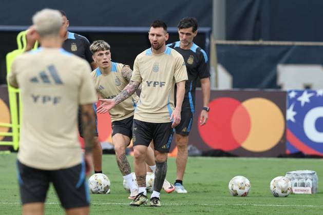Argentina™s forwards Lionel Messi (C) and Alejandro Garcnacho take part in a training session ahead the match against Colombia for the Copa America USA 2024 final match, at Florida International University (FIU(), Miami, on July 11 2024. MIAMI UNITED STATES Copyright: xALEJANDROxPAGNIx
