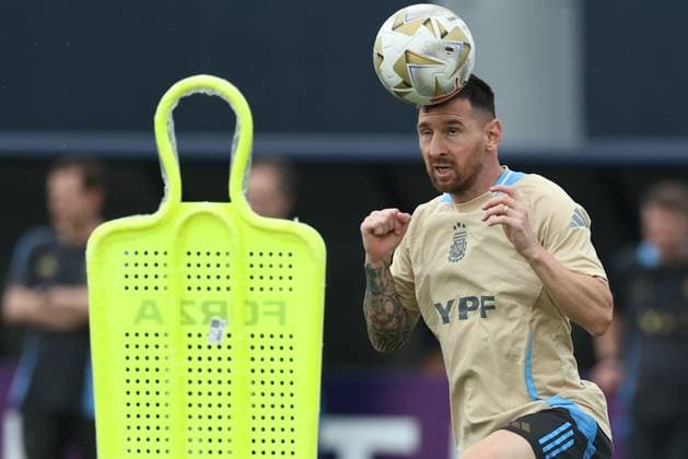 Argentina s forward Lionel Messi heads the ball in a training session ahead the match against Colombia for the Copa America USA 2024 final match, at Florida International University (FIU(), Miami, on July 11 2024. MIAMI UNITED STATES Copyright: xALEJANDROxPAGNIx