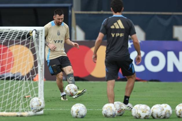 Argentina s forward Lionel Messi (C) during a training session ahead the match against Colombia for the Copa America USA 2024 final match, at Florida International University (FIU), Miami, on July 11 2024. MIAMI UNITED STATES Copyright: xALEJANDROxPAGNIx
