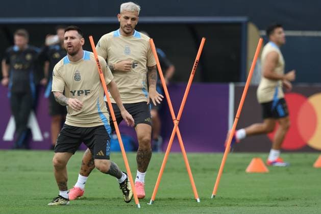 Argentina s forward Lionel Messi (L) and midfielder Leandro Paredes during a training session ahead the match against Colombia for the Copa America USA 2024 final match, at Florida International University (FIU), Miami, on July 11 2024. MIAMI UNITED STATES Copyright: xALEJANDROxPAGNIx