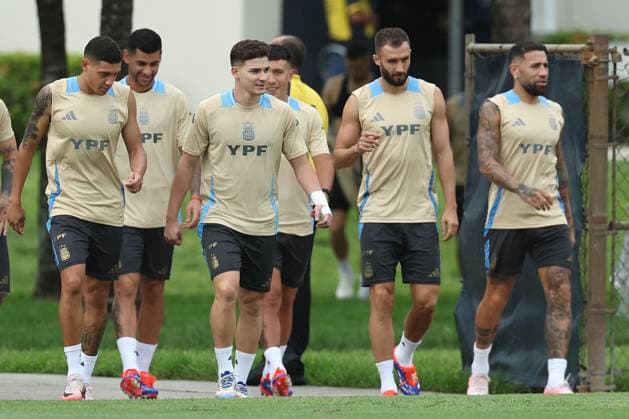 Argentina s forward Julian Alvarez (C) and teammates during a training session ahead the match against Colombia for the Copa America USA 2024 final match, at Florida International University (FIU), Miami, on July 11 2024. MIAMI UNITED STATES Copyright: xALEJANDROxPAGNIx