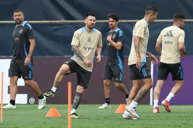 Argentina s forward Lionel Messi (C) during a training session ahead the match against Colombia for the Copa America USA 2024 final match, at Florida International University (FIU), Miami, on July 11 2024. MIAMI UNITED STATES Copyright: xALEJANDROxPAGNIx