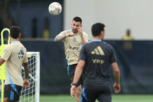 Argentina s forward Lionel Messi (C) heads the ball during a training session ahead the match against Colombia for the Copa America USA 2024 final match, at Florida International University (FIU), Miami, on July 11 2024. MIAMI UNITED STATES Copyright: xALEJANDROxPAGNIx