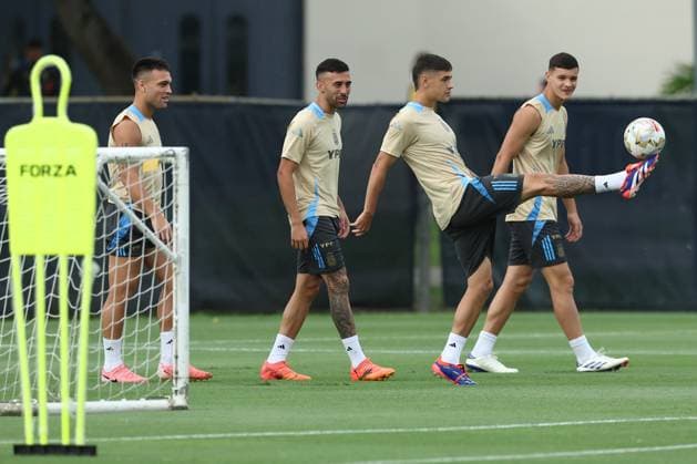 Argentina s defender Lucas Martinez Quarta (2nd-R) and teammates during a training session ahead the match against Colombia for the Copa America USA 2024 final match, at Florida International University (FIU), Miami, on July 11 2024. MIAMI UNITED STATES Copyright: xALEJANDROxPAGNIx