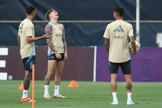 Argentina s forward Alejandro Garcnacho (C) looks on during a training session ahead the match against Colombia for the Copa America USA 2024 final match, at Florida International University (FIU), Miami, on July 11 2024. MIAMI UNITED STATES Copyright: xALEJANDROxPAGNIx