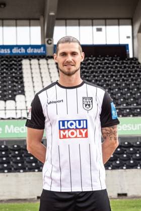 Dennis Chessa; SSV Ulm 1846 Fußball; 2. Bundesliga, Porträttermin 2024 2025 Dennis Chessa (11, SSV Ulm 1846 Fußball) Ulm Donaustadion Baden-Württemberg Deutschland