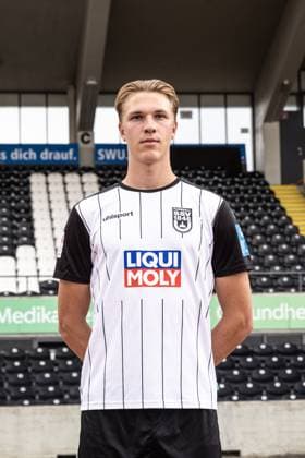 Luka Hyryläinen; SSV Ulm 1846 Fußball; 2. Bundesliga, Porträttermin 2024 2025 Luka Hyryläinen (38, SSV Ulm 1846 Fußball) Ulm Donaustadion Baden-Württemberg Deutschland