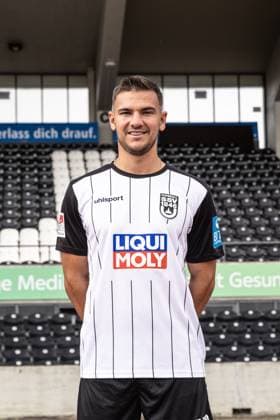 Romario Rösch; SSV Ulm 1846 Fußball; 2. Bundesliga, Porträttermin 2024 2025 Romario Rösch (43, SSV Ulm 1846 Fußball) Ulm Donaustadion Baden-Württemberg Deutschland