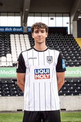 Lukas Ahrend; SSV Ulm 1846 Fußball; 2. Bundesliga, Porträttermin 2024 2025 Lukas Ahrend (8, SSV Ulm 1846 Fußball) Ulm Donaustadion Baden-Württemberg Deutschland