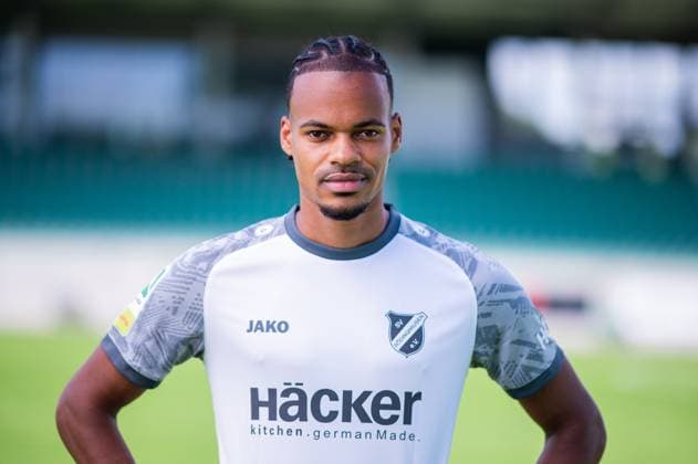 Ayodele Adetula; SV Rödinghausen; Regionalliga West, Porträttermin 2024 2025.
