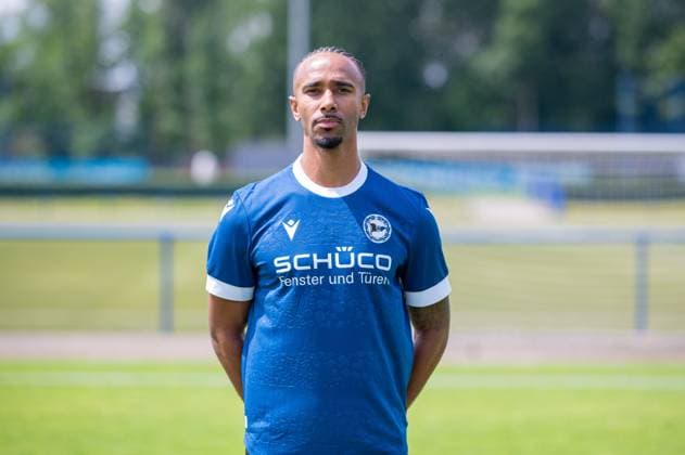 Noah Joel Sarenren Bazee; DSC Arminia Bielefeld; 3. Liga, Porträttermin 2024 2025.
