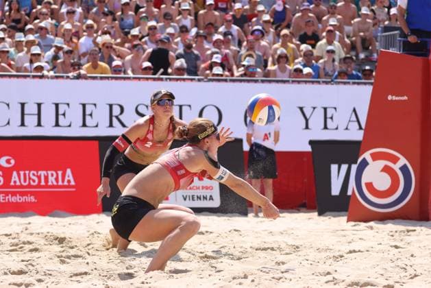 BEACHVOLLEYBALL - Beach Pro Vienna VIENNA,AUSTRIA,12.JUL.24 - Beach volleyball, Beachvolleyball - A1 Beach Pro Vienna. Image shows Ronja Klinger and Dorina Klinger (AUT).  GEPAxpictures xMathiasxMandl