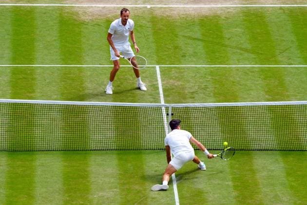 Carlos Alcaraz and Daniil Medvedev during their semi final match Wimbledon Tennis Championships, Day 12, The All England Lawn Tennis and Croquet Club, London, UK - 12 Jul 2024  Copyright: xJavierxGarcia Shutterstockx 14581882bq