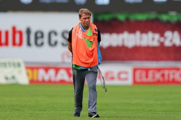 Auerbach, 10.07.2024, Arena zur Vogtlandweide, Fußball, Männer, Saison 2024 2025, Testspiel , VfB Auerbach - Chemnitzer FC 0:3 (0:1) , Im Bild: Trainer Sven Köhler Koehler (Auerbach) , *** Auerbach, 10 07 2024, Arena zur Vogtlandweide, Football, Men, Season 2024 2025, Test match , VfB Auerbach Chemnitzer FC 0 3 0 1 , In the picture Coach Sven Köhler Koehler Auerbach ,