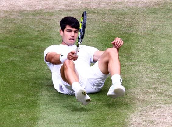 Carlos Alcaraz falls during his semi final match Wimbledon Tennis Championships, Day 12, The All England Lawn Tennis and Croquet Club, London, UK - 12 Jul 2024  Copyright: xJamesxMarsh Shutterstockx 14581884ch
