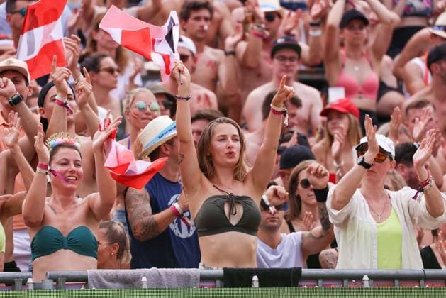 BEACHVOLLEYBALL - Beach Pro Vienna VIENNA,AUSTRIA,12.JUL.24 - Beach volleyball, Beachvolleyball - A1 Beach Pro Vienna. Image shows fans.  GEPAxpictures xMathiasxMandl