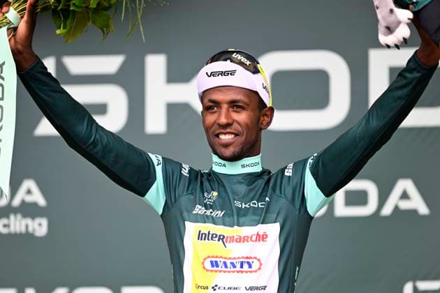 Bilder des Jahres 2024, Sport 07 Juli Sport Themen der Woche KW28 Sport Bilder des Tages Tour de France 2024 - Stage 13 PAU, FRANCE - JULY 12 : Girmay Biniam (ERI) of Intermarche - Wanty pictured with the green jersey during the podium ceremony of stage 13 of the 111th edition of the Tour de France 2024 cycling race, a stage of 171 kms with start in Agen and finish in Pau on July 12, 2024 in Pau, France, 12 07 2024 Pau France  Copyright: xNicoxVereeckenx