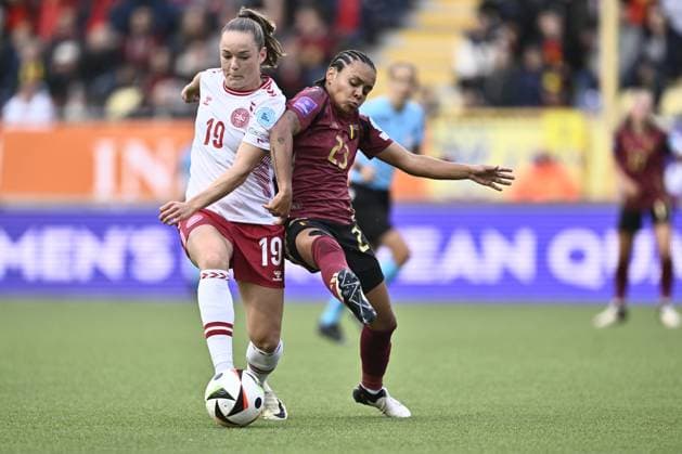 Sport Themen der Woche KW28 Sport Bilder des Tages Danish Janni Thomsen and Belgium s Kassandra Ndoutou Eboa Missipo fight for the ball during a soccer game between Belgium s national women s team the Red Flames and Denmark, on Friday 12 July 2024 in Sint Truiden, match 5 6 of the qualifications of the 2025 European Championships. JOHAN EYCKENS JohanxEyckens  x96330911x