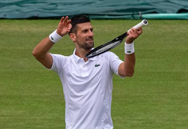 Tennis - Wimbledon Championship 2024 - Day 12 LONDON, ENGLAND - Friday, July 12, 2024: Novak Djokovic (SRB) pretends to play a violin as he celebrates after the Gentlemen s Singles Semi-Final match on Day Twelve of The Championships Wimbledon 2024 at the All England Lawn Tennis and Croquet Club. Djokovic won 6-4, 7-6 (2), 6-4. (Photo by Kirsten Holst Propaganda) LONDON All England Lawn Tennis and Croquet Club GREATER LONDON ENGLAND  Copyright: xKirstenxHolstx 2024-07-12-107-Wimbledon_Day_12