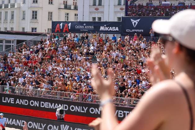 BEACHVOLLEYBALL - Beach Pro Vienna VIENNA,AUSTRIA,13.JUL.24 - Beach volleyball, Beachvolleyball - A1 Beach Pro Vienna. Image shows fans.  GEPAxpictures xMathiasxMandl