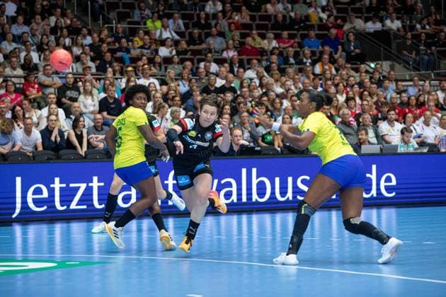 Sport Themen der Woche KW28 Sport Bilder des Tages Frauen Handball Länderspiel Deutschland gegen Brasilien, 13.07.2024 Frauen Handball Länderspiel Deutschland gegen Brasilien 13.07.2024 in Dortmund. Gaugisch (Coach GER) - *** Womens handball international Germany vs. Brazil, 13 07 2024 Womens handball international Germany vs. Brazil 13 07 2024 in Dortmund Gaugisch Coach GER Copyright: xBEAUTIFULxSPORTS KennyxBeelex