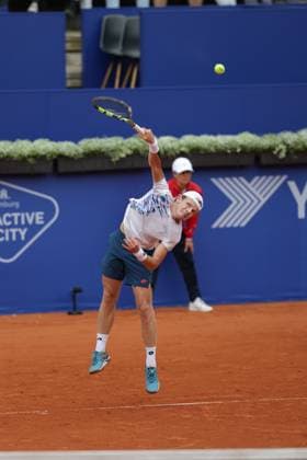 Tennis Herren ATP, Tennis Herren Tennis Herren Tour 500 European Open Hamburg, Hamburg Open ATP 500 2024 Qualifikationsrunde , 13.07.2024, Jesper de Jong macht einen Aufschlag. Copyright: FernandoxSoares