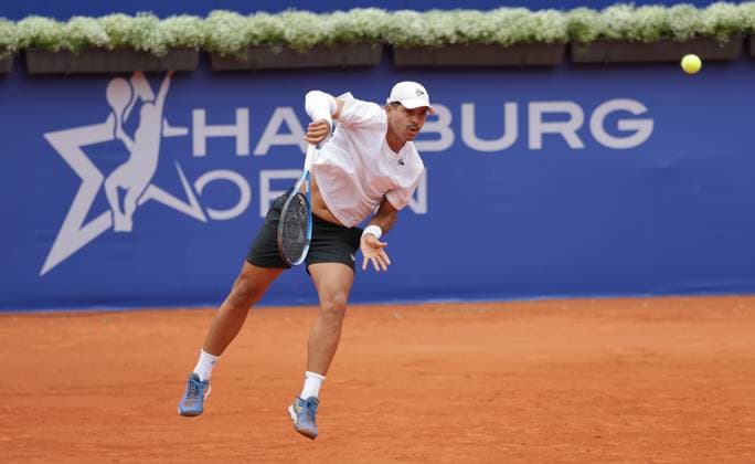 Tennis Herren ATP, Tennis Herren Tennis Herren Tour 500 European Open Hamburg, Hamburg Open ATP 500 2024 Qualifikationsrunde , 13.07.2024, Nick Hardt (DOM) macht einen Aufschlag. Copyright: FernandoxSoares