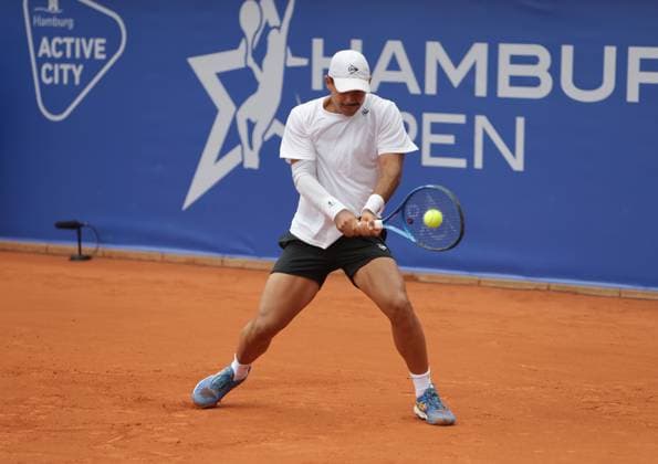 Tennis Herren ATP, Tennis Herren Tennis Herren Tour 500 European Open Hamburg, Hamburg Open ATP 500 2024 Qualifikationsrunde , 13.07.2024, Nick Hardt (DOM) spielt eine Rückhand. Copyright: FernandoxSoares