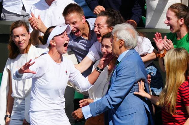 Barbora Krejcikova celebrates victory with her team in the Ladies Singles Final Wimbledon Tennis Championships, Day 13, The All England Lawn Tennis and Croquet Club, London, UK - 13 Jul 2024  Copyright: xJavierxGarcia Shutterstockx 14584798cb