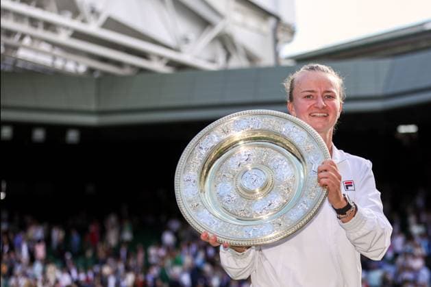 Barbora Krejcikova lifts the Venus Rosewater Dish after victory in the Ladies Singles Final Wimbledon Tennis Championships, Day 13, The All England Lawn Tennis and Croquet Club, London, UK - 13 Jul 2024  Copyright: xEllaxLing Shutterstockx 14584811bt