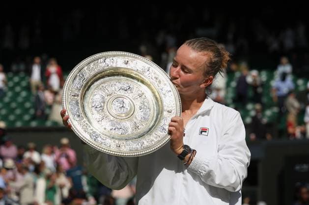 Barbora Krejcikova (CZE) mit Pokal, Trophäe., Siegerehrung, Praesentation Tennis - Wimbledon 2024 - Grand Slam ITF ATP, Tennis Herren WTA, Tennis Damen - AELTC - London - - Great Britain - 13 July 2024. Copyright: xJuergenxHasenkopfx
