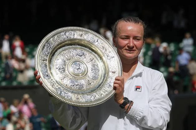 Barbora Krejcikova (CZE) mit Pokal, Trophäe., Siegerehrung, Praesentation Tennis - Wimbledon 2024 - Grand Slam ITF ATP, Tennis Herren WTA, Tennis Damen - AELTC - London - - Great Britain - 13 July 2024. Copyright: xJuergenxHasenkopfx