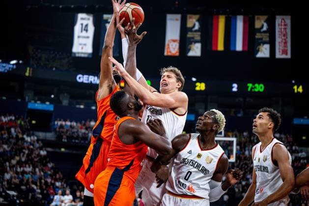Sport Themen der Woche KW28 Sport Bilder des Tages Basketball Hamburg 13.07.2024 Vorbereitung Auf Olympia Paris 2024 Testspiel DBB Länderspiel Deutschland (GER) - Niederlande (NED) Moritz Wagner (Deutschland, No.13) *** Basketball Hamburg 13 07 2024 Preparation for the Paris 2024 Olympics Test match DBB International match Germany GER Netherlands NED Moritz Wagner Germany, No 13