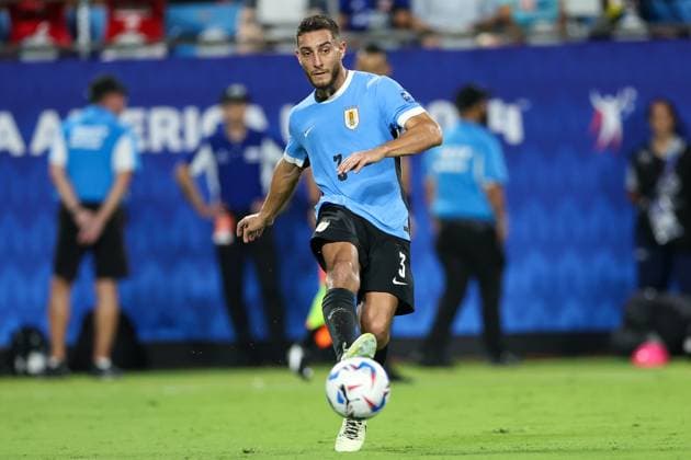July 13, 2024, Charlotte, North Carolina, U.S: Uruguay defender SEBASTIAN CACERES (3) passes the ball during the second half of the CONMEBOL Copa America match between Uruguay and Canada at Bank of America Stadium in Charlotte, NC on July 13, 2024. Charlotte U.S - ZUMAk149 20240713_zsp_k149_005 Copyright: xCoryxKnowltonx