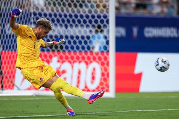 July 13, 2024, Charlotte, North Carolina, U.S: Canada goalkeeper DAYNE ST. CLAIR (1) makes a goal kick during the first half of the CONMEBOL Copa America match between Uruguay and Canada at Bank of America Stadium in Charlotte, NC on July 13, 2024. Charlotte U.S - ZUMAk149 20240713_zsp_k149_022 Copyright: xCoryxKnowltonx