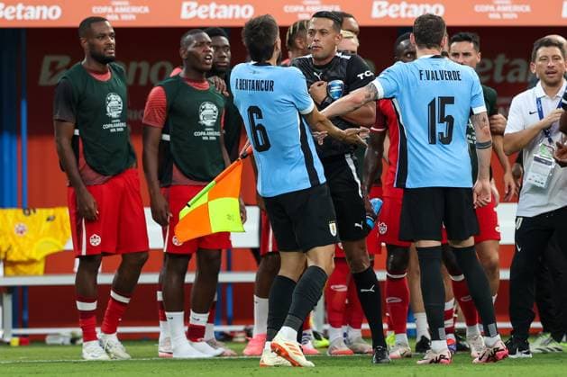 July 13, 2024, Charlotte, North Carolina, U.S: Uruguay midfielder RODRIGO BENTANCUR (6) reacts to a call by the referee during the first half of the CONMEBOL Copa America match between Uruguay and Canada at Bank of America Stadium in Charlotte, NC on July 13, 2024. Charlotte U.S - ZUMAk149 20240713_zsp_k149_037 Copyright: xCoryxKnowltonx