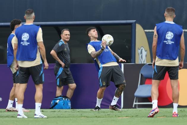 Argentina™s midfielder Enzo Fernandez (2nd-R) controls the ball during a training session ahead the match against Colombia for the Copa America USA 2024 final match, at Florida International University (FIU), Miami, on July 13, 2024. MIAMI UNITED STATES Copyright: xALEJANDROxPAGNIx