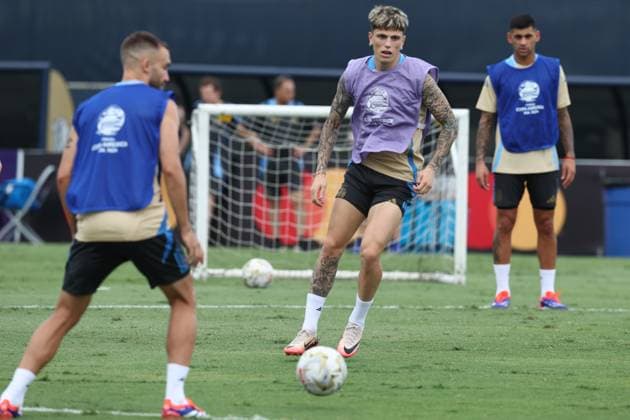 Argentina™s forward Alejandro Garnacho (C) takes parti in a training session ahead the match against Colombia for the Copa America USA 2024 final match, at Florida International University (FIU), Miami, on July 13, 2024. MIAMI UNITED STATES Copyright: xALEJANDROxPAGNIx