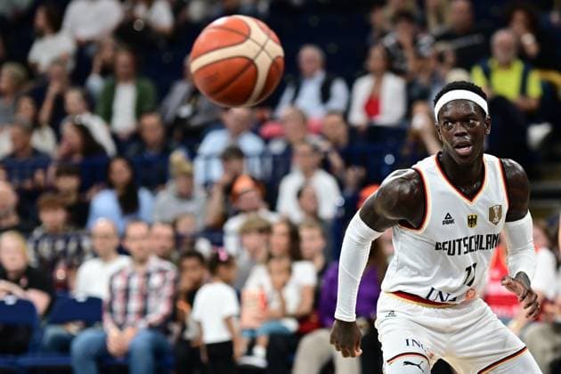 Basketball I Herren I Länderspiel I Testspiel I Deutschland - Niederlande I 13.7.2024 Dennis Schröder (17, Deutschland) hat den Ball immer fest im Blick Hamburg Barclays Arena Hamburg Deutschland Copyright: xLobeca AndreasxHannigx